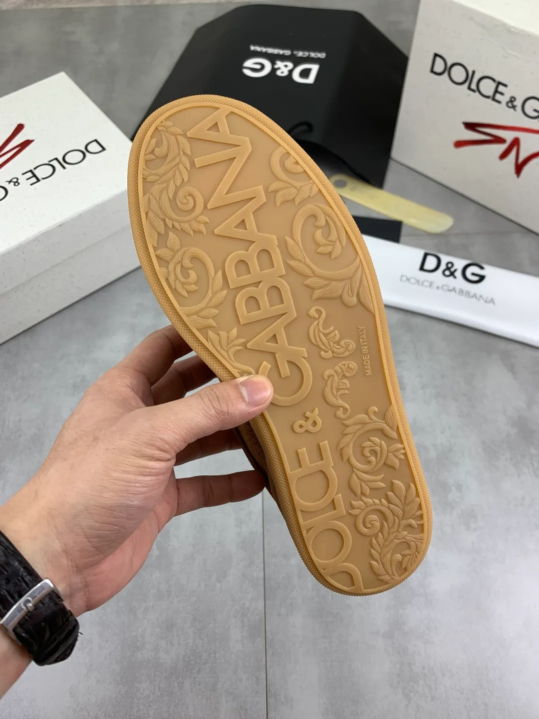 Men's shoes P500 💰 [New model] The latest hot model, top original quality, the official website is synchronized with "DOLCE&GABBANA [Dolce & Gabbana] ~ High Quality." The effect is low-cut casual DG men's shoes, loved by many celebrities, using high-end imported first-layer frosted calfskin with punched logo design + cowhide feet, simple and elegant, perfect interpretation of the latest inspiration for shoes, classic and fashionable integration, luxury dream, dominating fashion Suitable for drivers, light and comfortable to drive, light and breathable for outdoor travel, high-end quality, trustworthy, 3️⃣color🉑️choice! Code number: 38-46